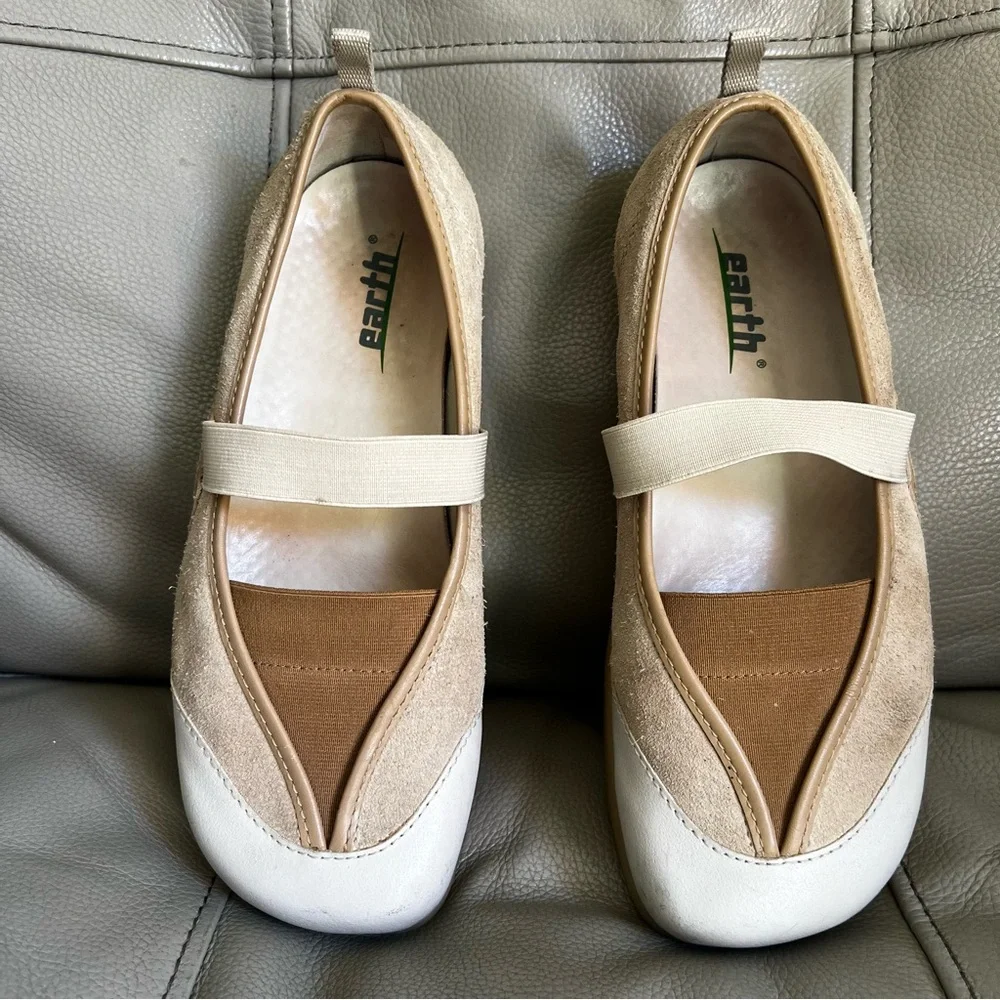Kalso Earth Women's Tan and White Casual Shoes - Picture 2 of 16